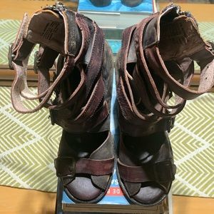 Freebird by Steven Chocolate Brown and Burgundy Bond Gladiator Sandal Size 8